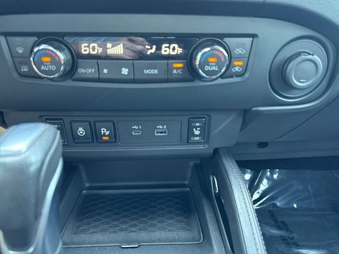 Used 2022 Nissan Frontier PRO-4X w/ Pro-4X Premium Package AWD/4WD image 24
