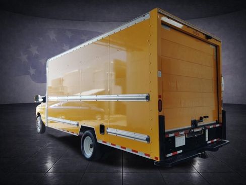 Used 2022 Ford E-350 and Econoline 350 Super Duty RWD image 3