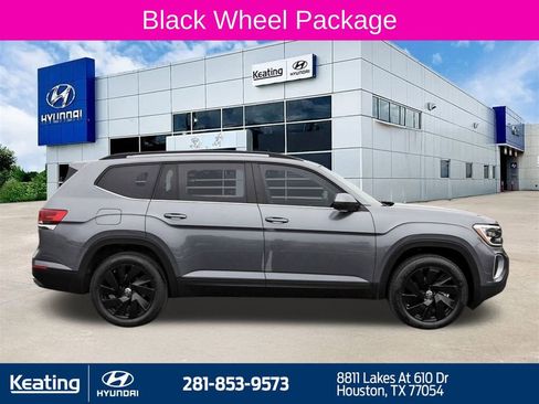 Used 2024 Volkswagen Atlas SE w/ Black Wheel Package image 4