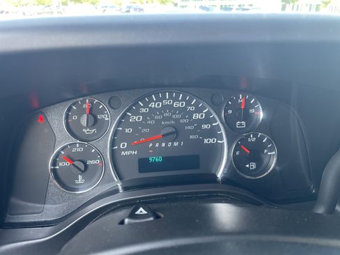 Used 2025 Chevrolet Express 2500 w/ Driver Convenience Package RWD image 20