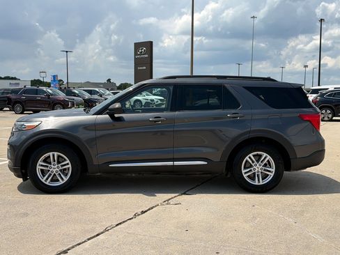 Used 2020 Ford Explorer XLT w/ Equipment Group 202A RWD image 2