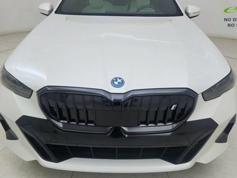 Used 2024 BMW i5 eDrive40i w/ Executive Package RWD image 9