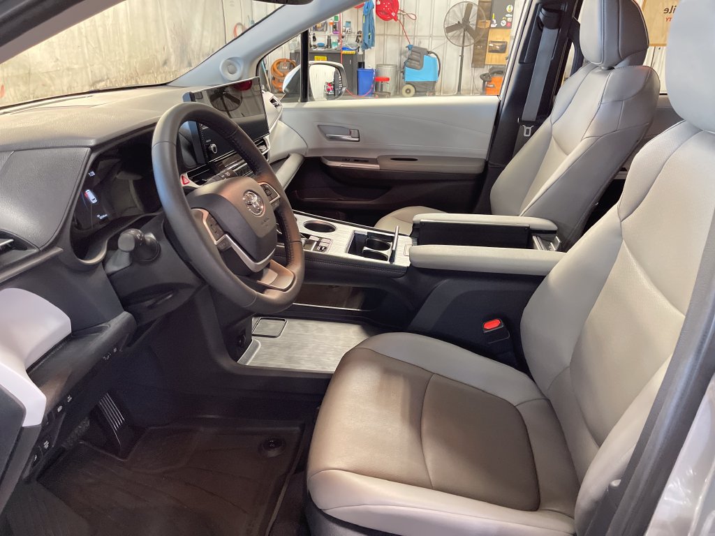 Used 2025 Toyota Sienna XLE w/ XLE Plus Package AWD/4WD image 13
