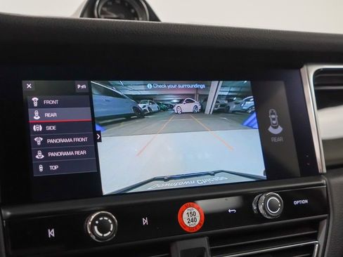 Certified 2025 Porsche Macan image 31