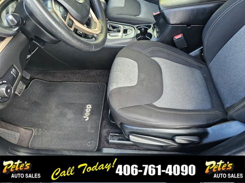 Used 2018 Jeep Cherokee Latitude w/ Safety Group image 18