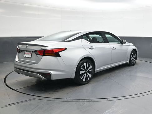 Used 2021 Nissan Altima 2.5 SV w/ SV Premium Package image 4