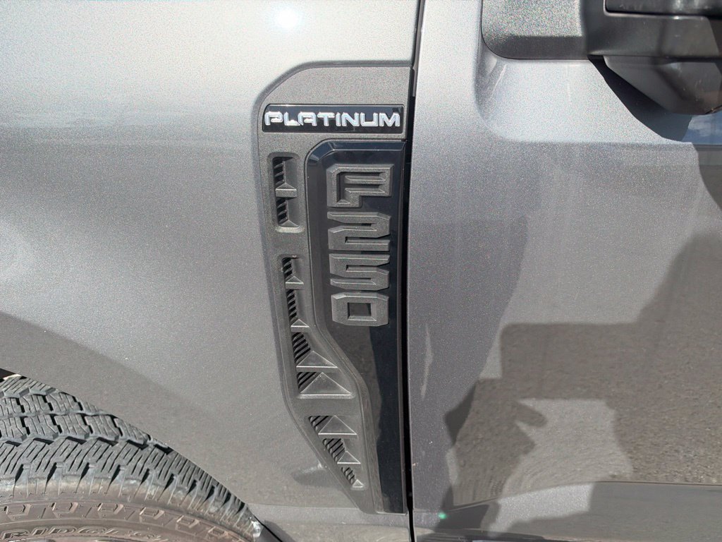 Used 2025 Ford F250 Platinum AWD/4WD image 4
