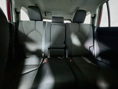 Used 2020 Toyota Highlander LE FWD image 32
