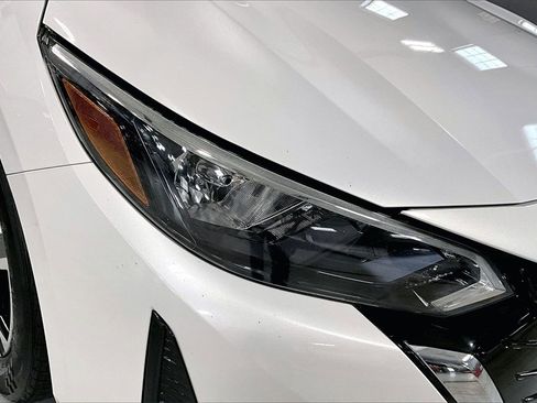 Certified 2024 Nissan Sentra SV image 27