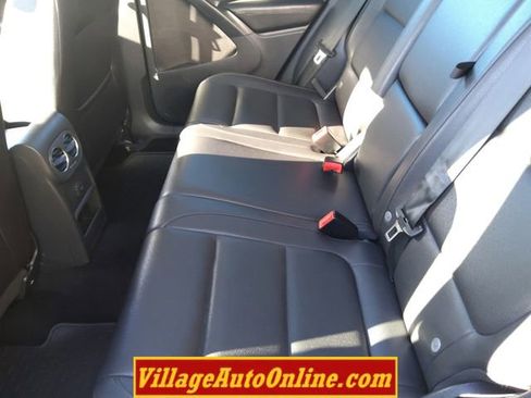 Used 2016 Volkswagen Tiguan SE image 24