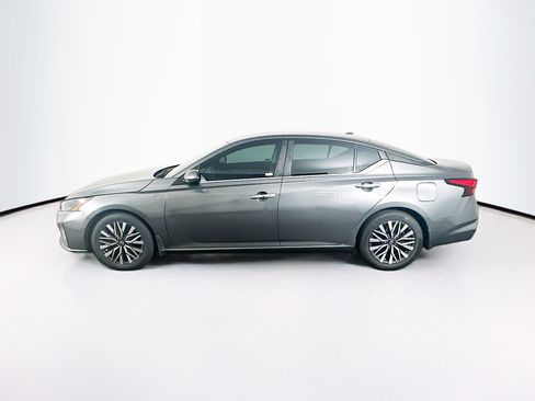 Used 2023 Nissan Altima 2.5 SV FWD image 4