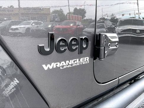 Used 2021 Jeep Wrangler Unlimited Sahara AWD/4WD image 8