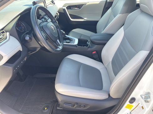 Used 2022 Toyota RAV4 XLE Premium AWD/4WD image 10