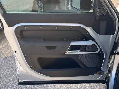 Used 2020 Land Rover Defender 110 First Edition image 15