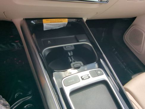 Certified 2025 Mercedes-Benz GLA 250 image 8