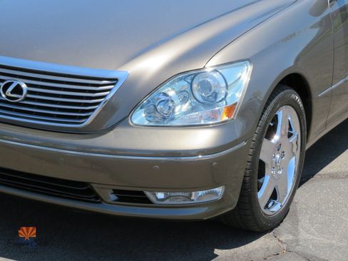 Used 2004 Lexus LS 430 RWD image 9