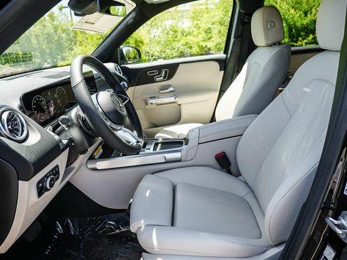 New 2026 Mercedes-Benz GLB 250 4MATIC image 17