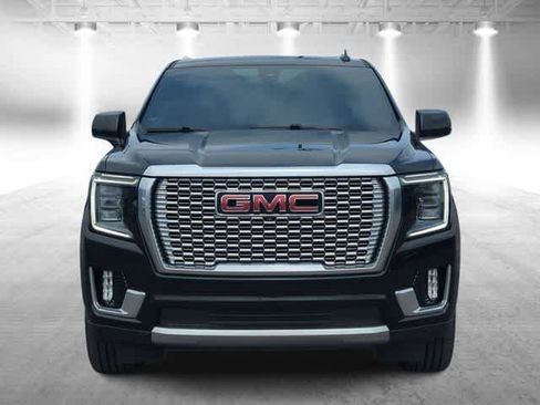Used 2021 GMC Yukon XL Denali w/ Denali Premium Package AWD/4WD image 3