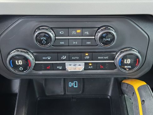 Certified 2023 Ford Bronco Badlands w/ Sasquatch Package AWD/4WD image 18