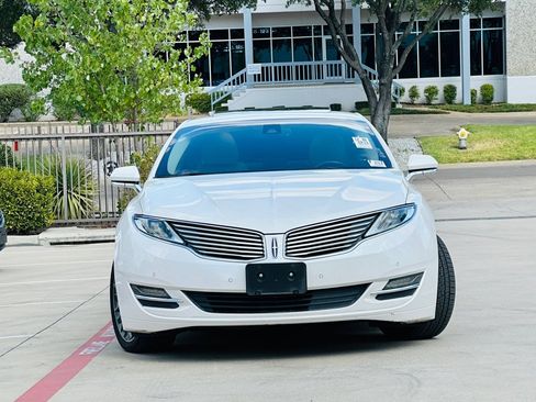 Used 2014 Lincoln MKZ Hybrid FWD image 2