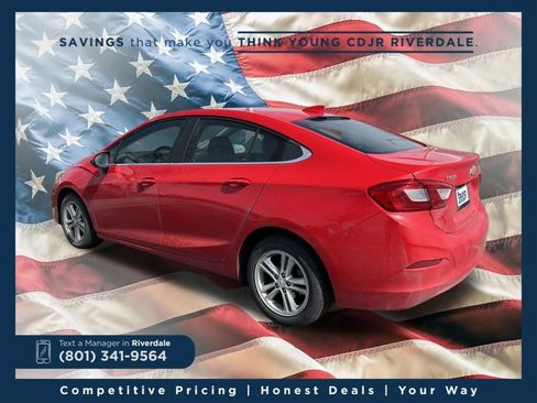Used 2018 Chevrolet Cruze LT w/ Convenience Package image 3
