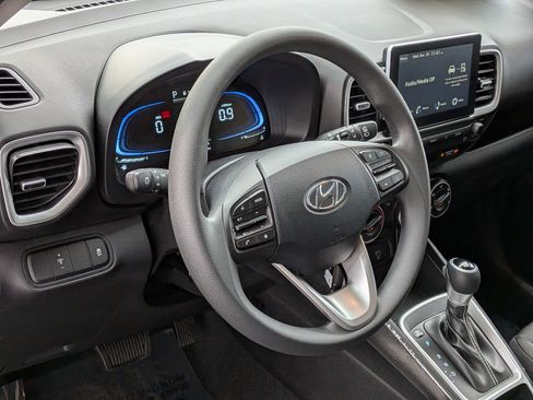 Used 2025 Hyundai Venue SE image 14