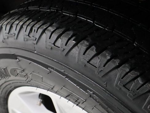 Used 2018 GMC Canyon SLE w/ SLE Convenience Package image 18