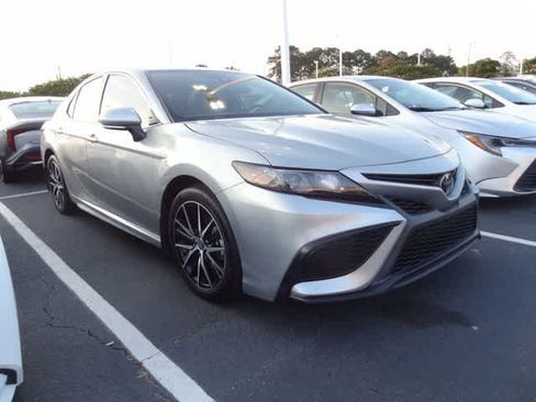 Used 2024 Toyota Camry SE w/ Cold Weather Package FWD image 3