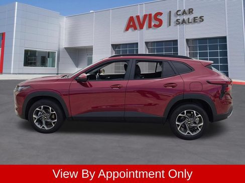 Used 2025 Chevrolet Trax LT w/ LT Convenience Package FWD image 10