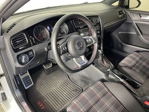 Used 2019 Volkswagen Golf 4-Door FWD image 3