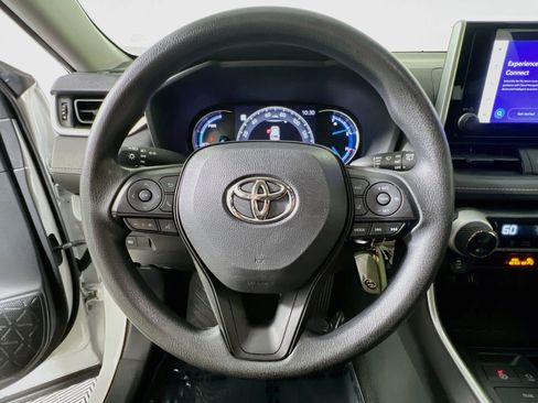 Used 2023 Toyota RAV4 LE AWD/4WD image 18