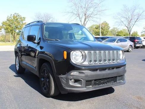 Used 2015 Jeep Renegade Latitude w/ Popular Equipment Group image 4