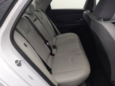 Used 2024 Hyundai Elantra Limited image 19