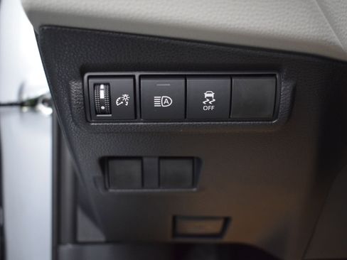 Used 2026 Toyota Corolla Cross L image 15