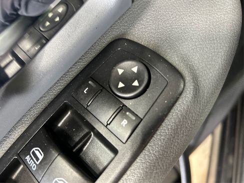 Used 2016 RAM 1500 Classic SLT image 27