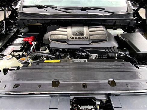 Used 2021 Nissan Titan SL w/ Moonroof Package image 21