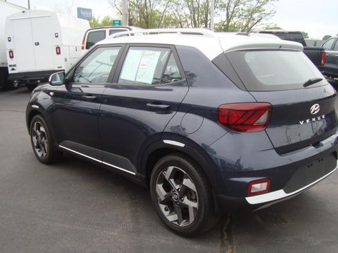 Used 2023 Hyundai Venue Limited w/ Cargo Package FWD image 6