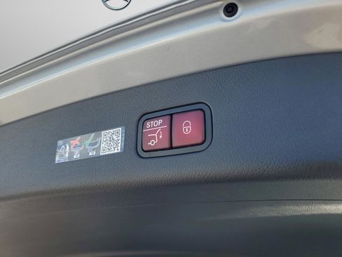 Used 2026 Mercedes-Benz GLC 300 image 9