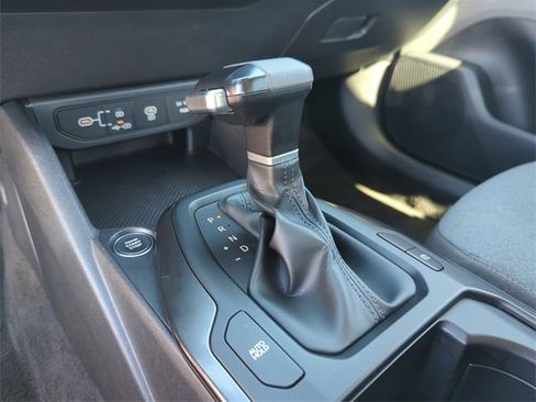 Used 2025 Kia K4 LXS image 31