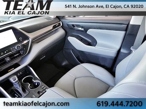 Used 2023 Toyota Highlander XLE FWD image 23