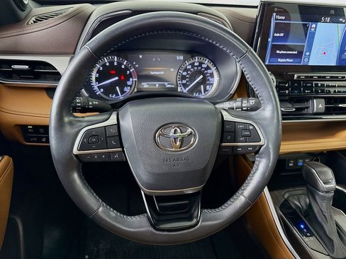 Used 2022 Toyota Highlander Platinum image 11