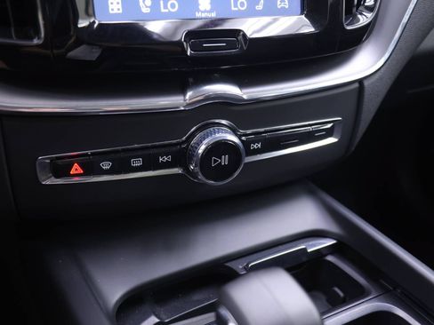 Certified 2025 Volvo XC60 B5 Core AWD/4WD image 9
