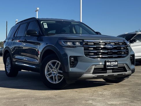 New 2025 Ford Explorer Active w/ Active Comfort Package image 2