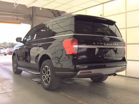 Used 2023 Ford Expedition XLT RWD image 4