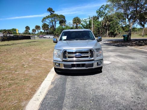 Used 2015 Ford F150 XLT image 2