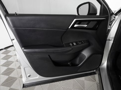 Used 2023 Mitsubishi Outlander SE image 16