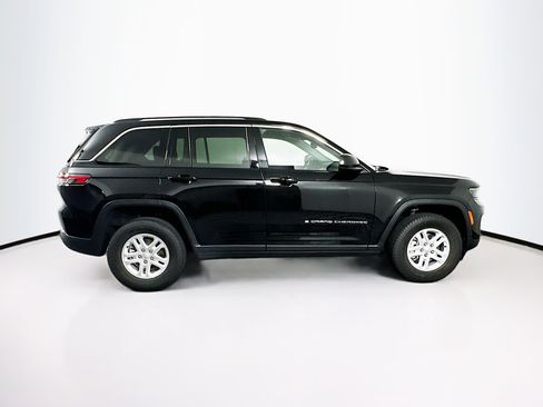 Used 2023 Jeep Grand Cherokee Laredo AWD/4WD image 10