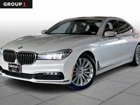 Used 2018 BMW 740i image 1
