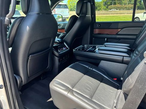 Used 2020 Lincoln Navigator Reserve RWD image 13