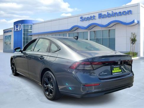 Certified 2025 Honda Accord SE image 3